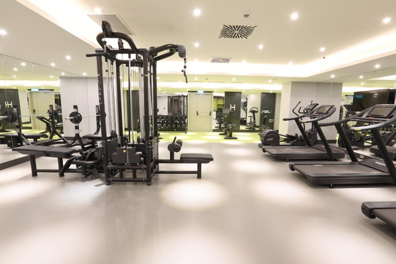 Limak Skopje Luxury Hotel المظهر الخارجي الصورة The gym at the hotel